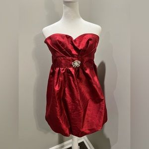 Charlotte Russ Strapless Bubble Cocktail Dress 👗